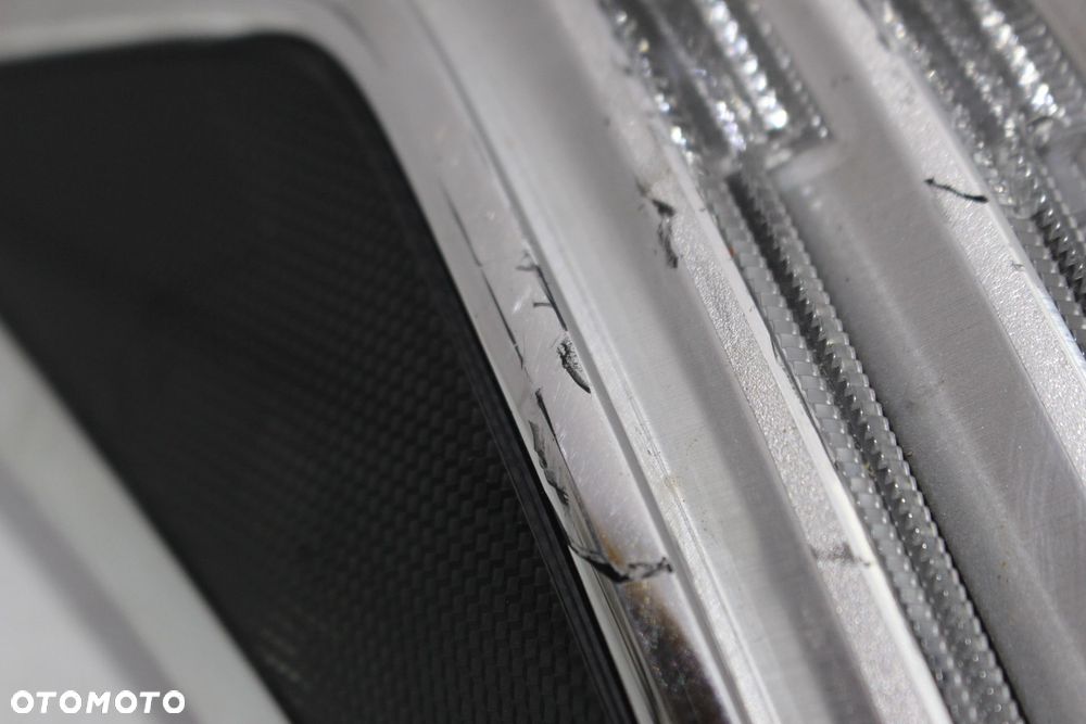 GP - LAMPA PRAWA TYŁ LEXUS IS200 - 4