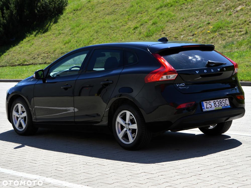Volvo V40 T2 Momentum - 4