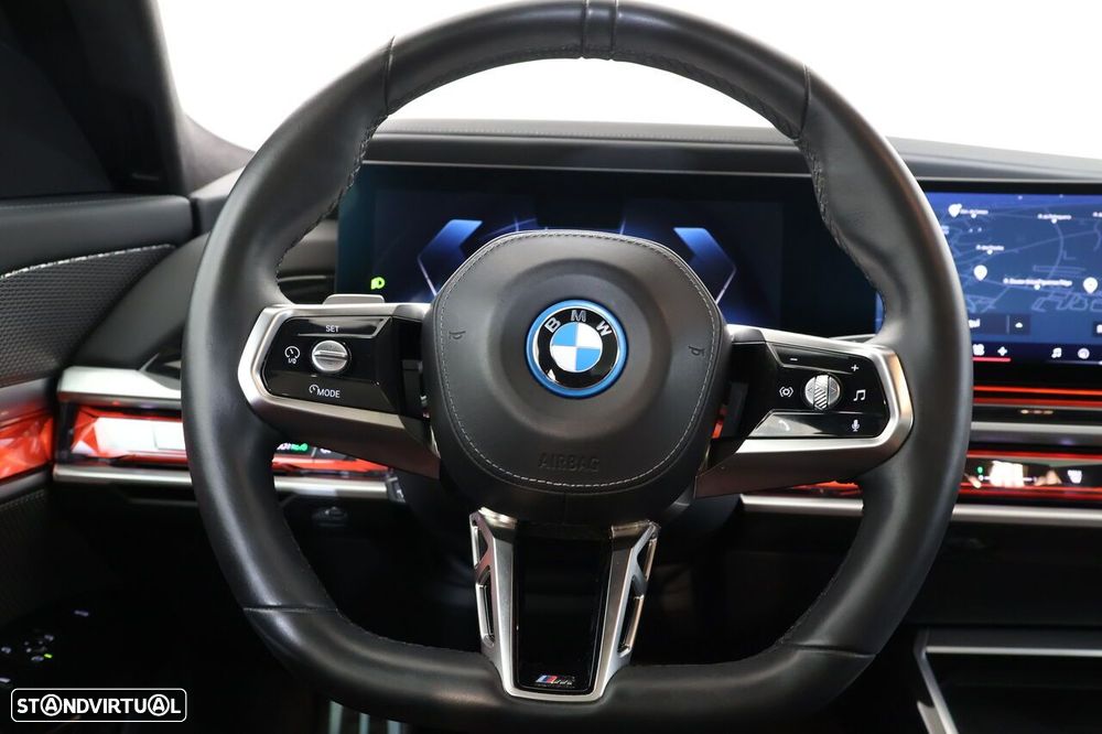 BMW i7 xDrive60 Pack Desportivo M - 14