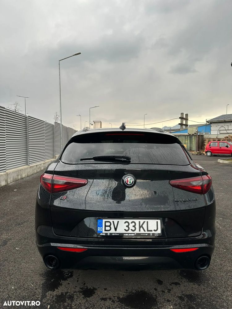 Alfa Romeo Stelvio 2.0 Turbo AWD AT8 Veloce - 6