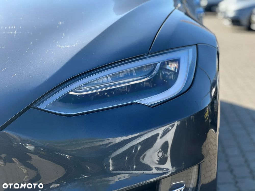 Tesla Model S - 12
