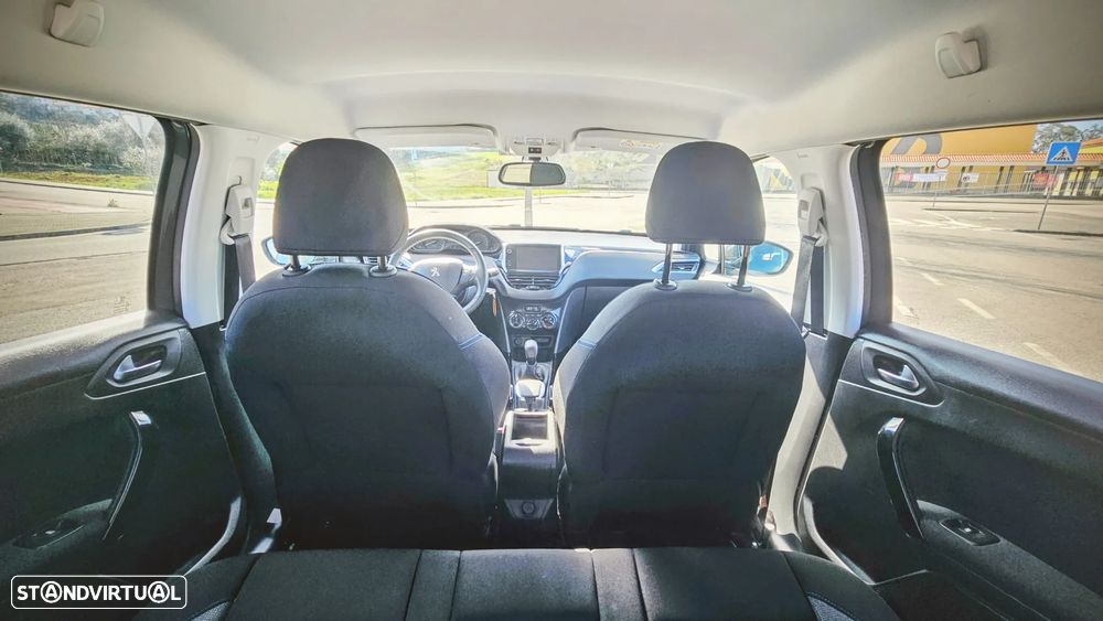 Peugeot 2008 1.5 BlueHDi Signature - 15