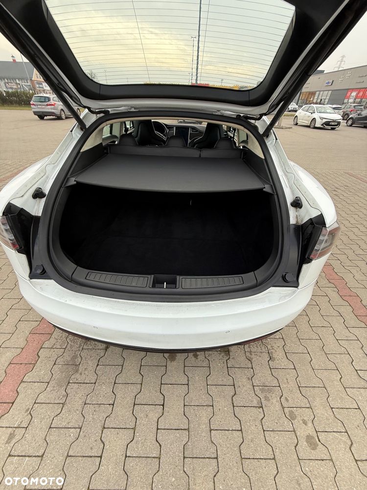 Tesla Model S - 10