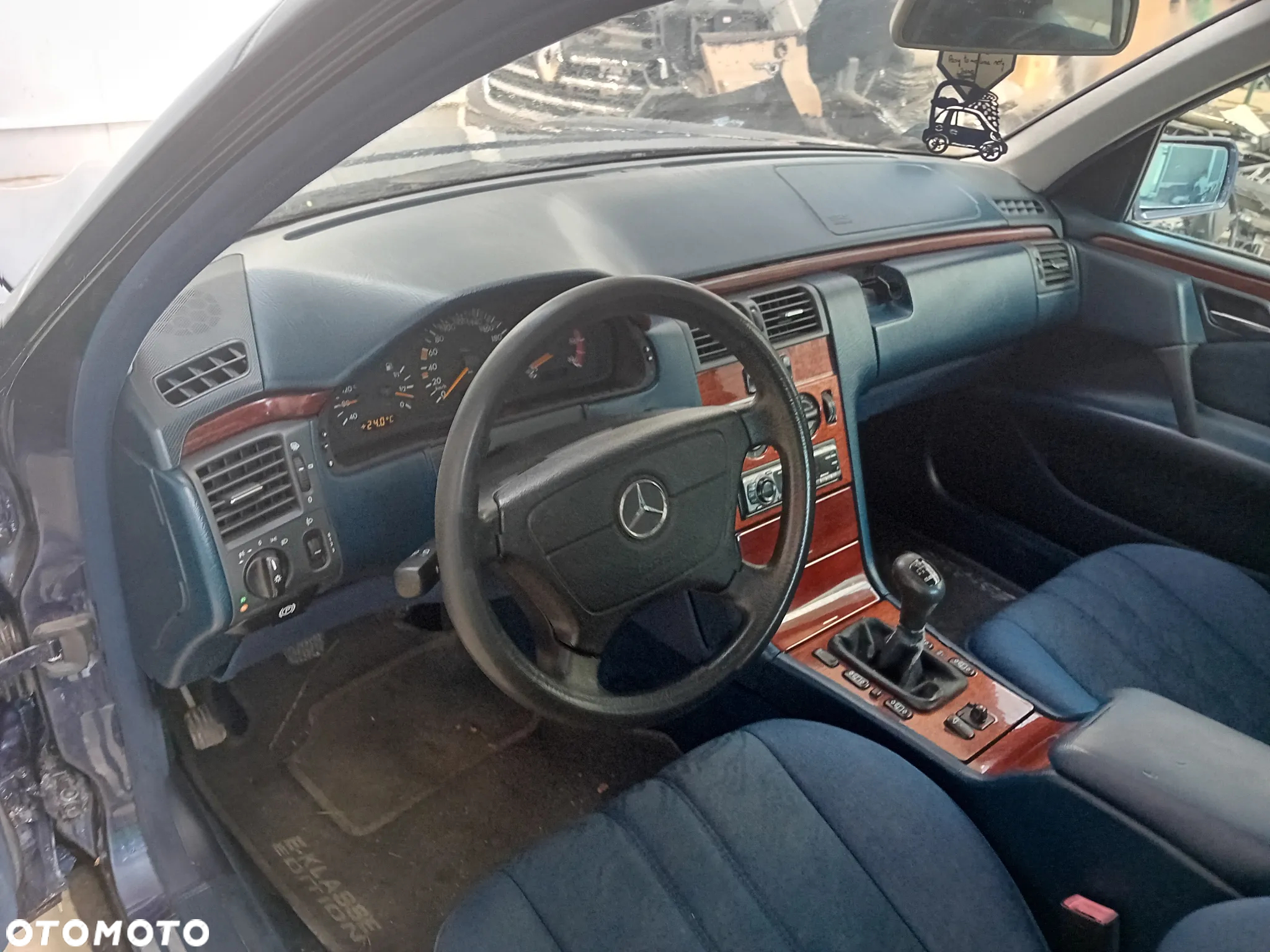 Mercedes-Benz Klasa E 290 T TD Classic - 17