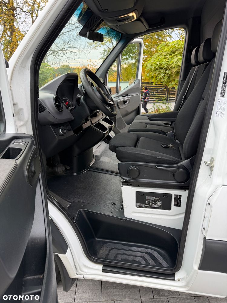 Mercedes-Benz Sprinter - 23