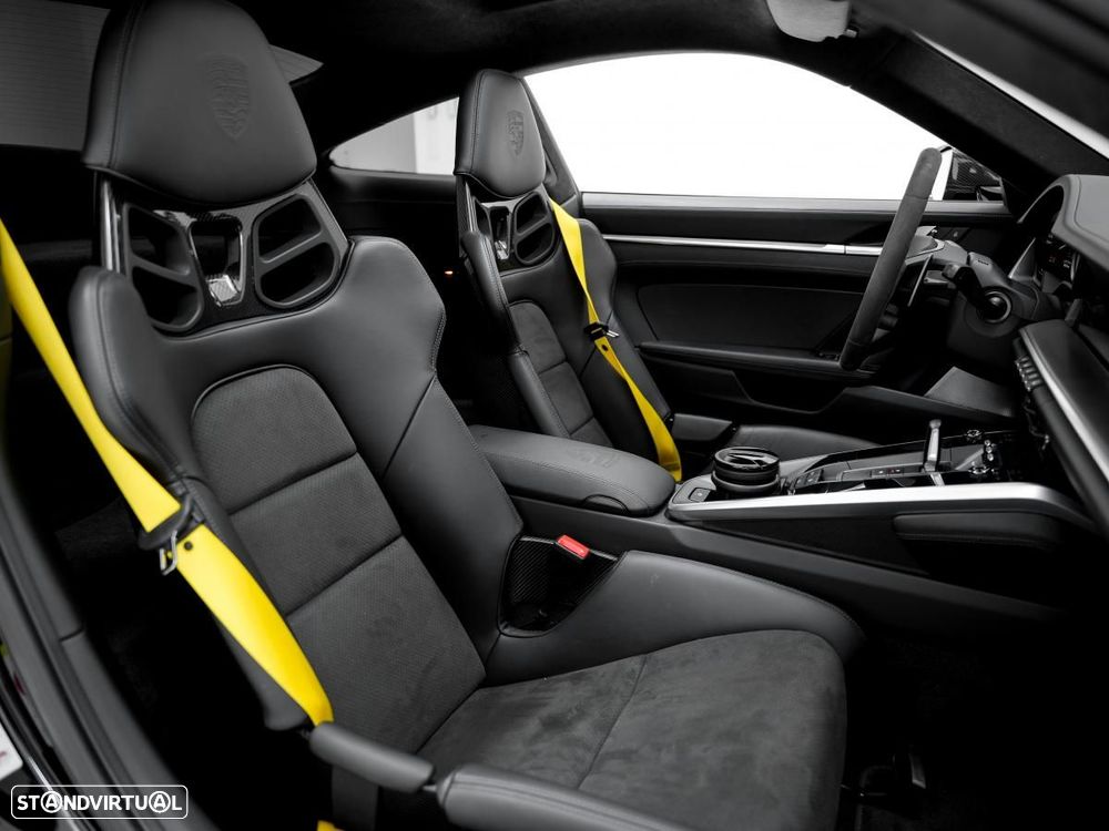 Porsche 911 (992) Turbo S PDK - 12