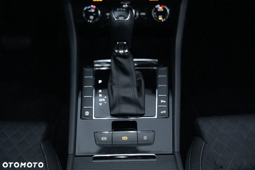 Skoda Superb 2.0 TDI L&K DSG - 22
