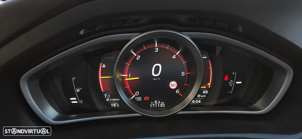 Volvo V40 Cross Country 2.0 D3 Summum - 17