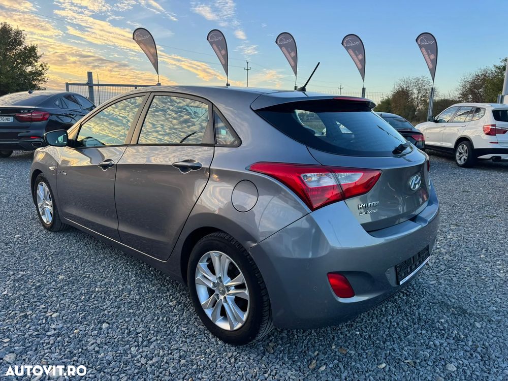 Hyundai i30 blue 1.6 CRDi Style - 3