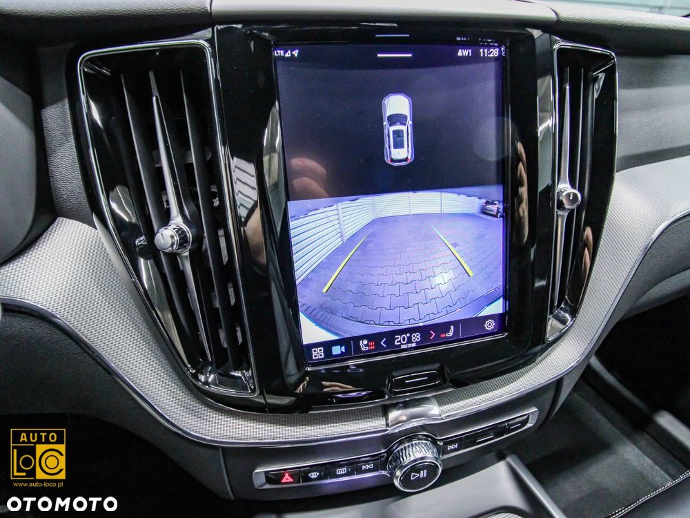 Volvo XC 60 B4 D AWD Plus Dark - 21