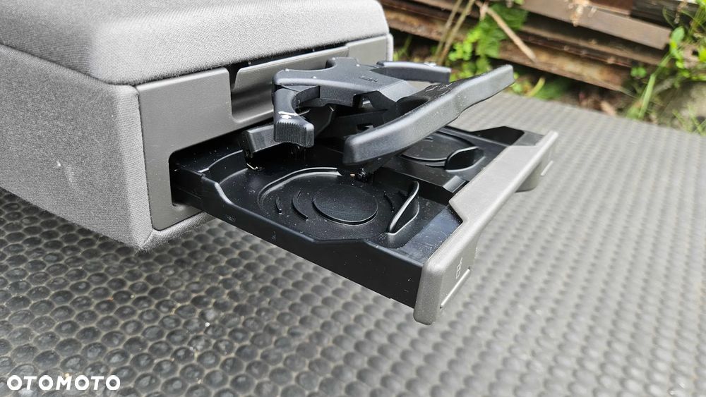 Podłokietnik Uchwyt Kubek Cup Holder Tył Tylny Oparcie Składane Welur Swing Audi A4 B6 B7 Sedan Kombi - 12