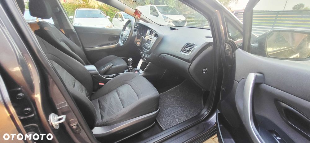Kia Ceed - 8