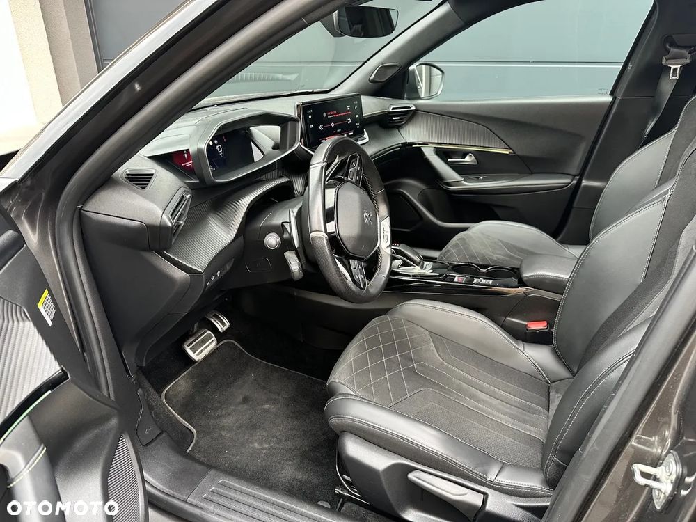 Peugeot 2008 PureTech 130 EAT8 GT Pack - 11