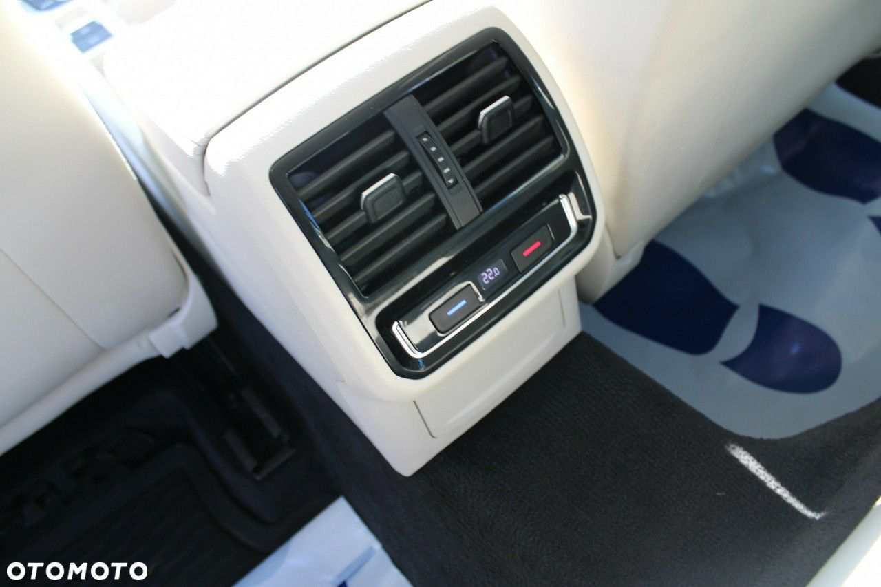 Volkswagen Passat - 28