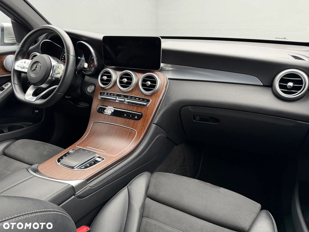 Mercedes-Benz GLC 300 4Matic 9G-TRONIC AMG Line - 27
