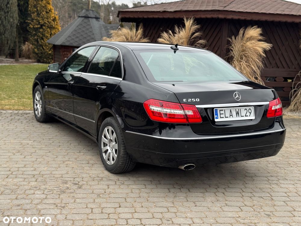 Mercedes-Benz Klasa E 250 CGI BlueEffICIENCY Elegance - 9