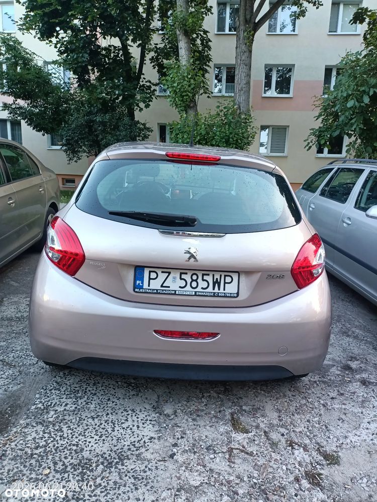 Peugeot 208 - 12