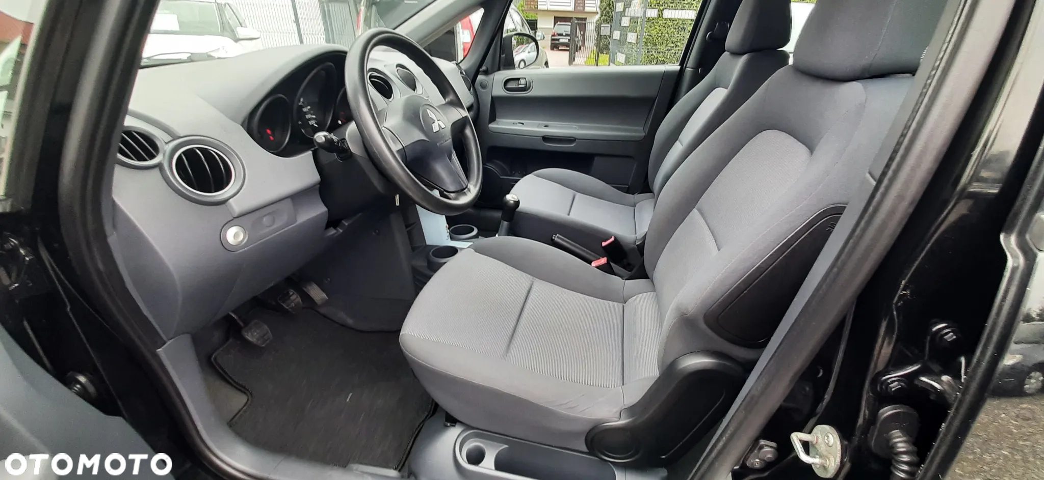 Mitsubishi Colt - 28