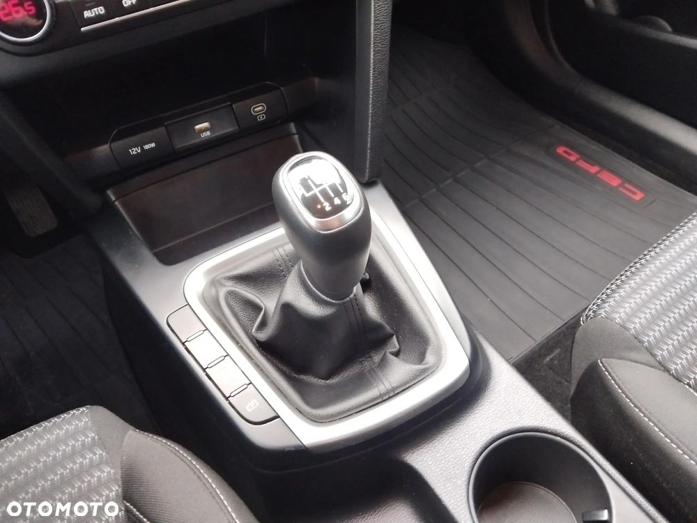 Kia Ceed 1.5 T-GDI M - 18