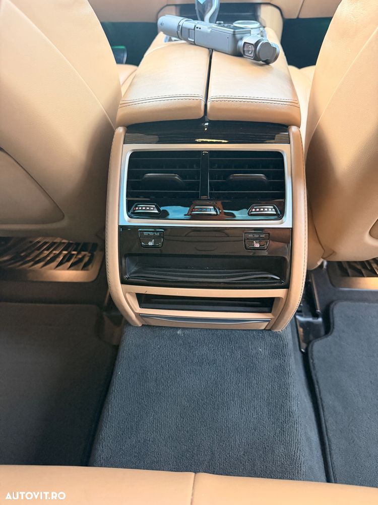 BMW Seria 7 740d xDrive MHEV - 25
