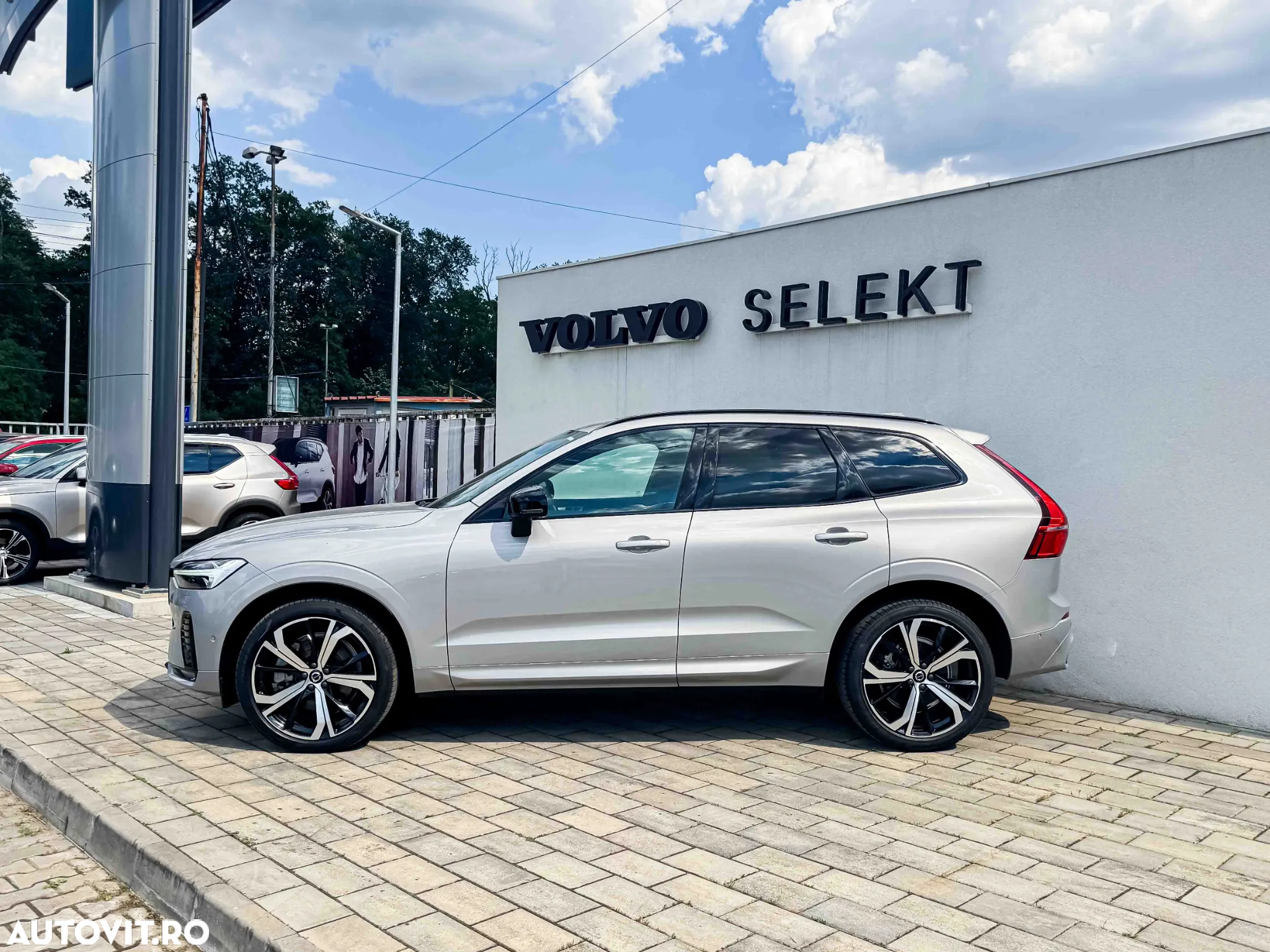 Volvo XC 60 B4 MHEV AT AWD Plus Dark - 3