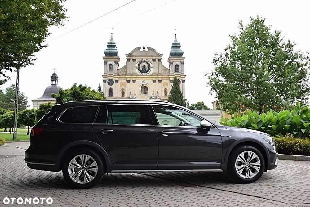Volkswagen Passat Alltrack 2.0 TDI SCR DSG 4Motion - 9