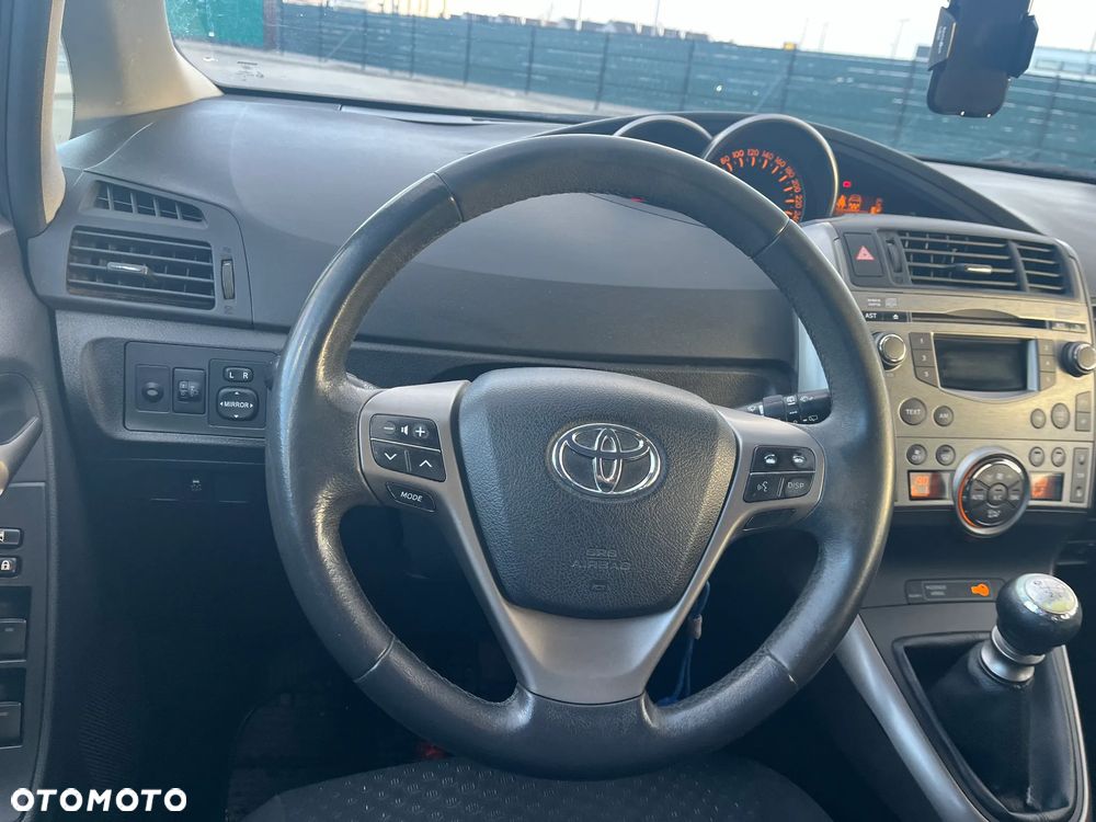 Toyota Verso 1.8 Sol 7os - 19