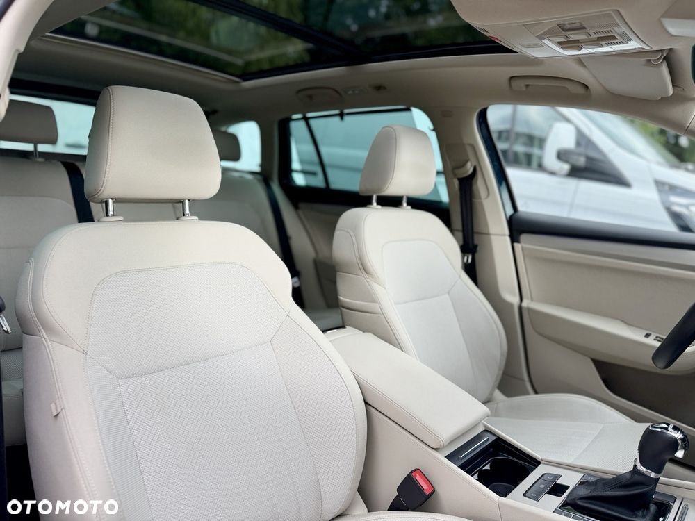Skoda Superb 2.0 TDI DSG Premium Edition - 22