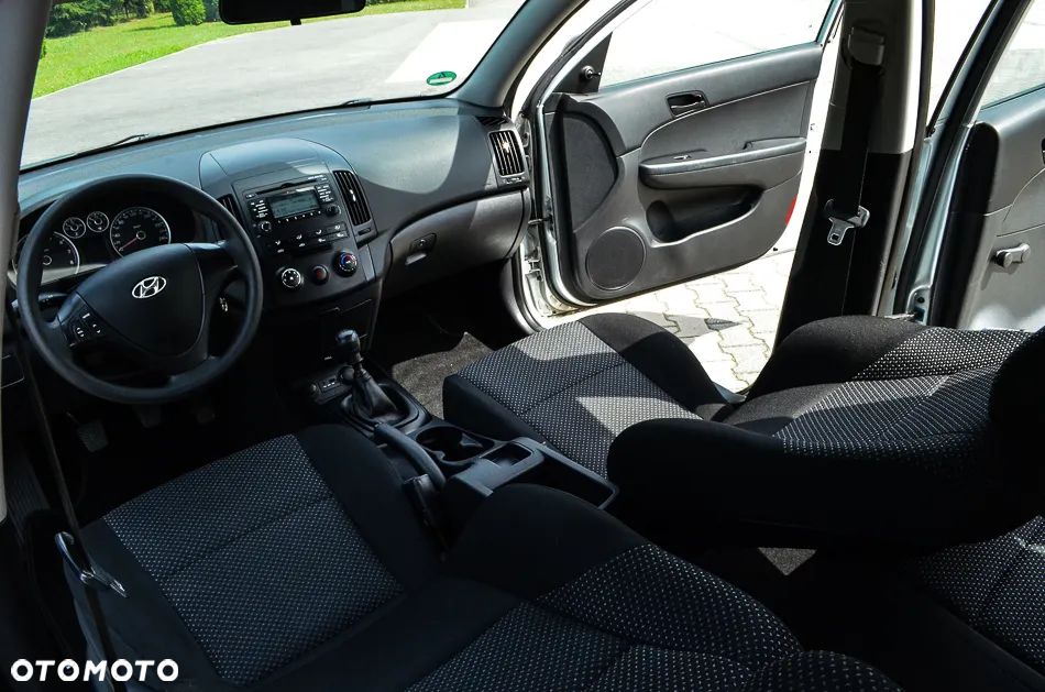 Hyundai i30 1.4 Comfort EU5 - 24