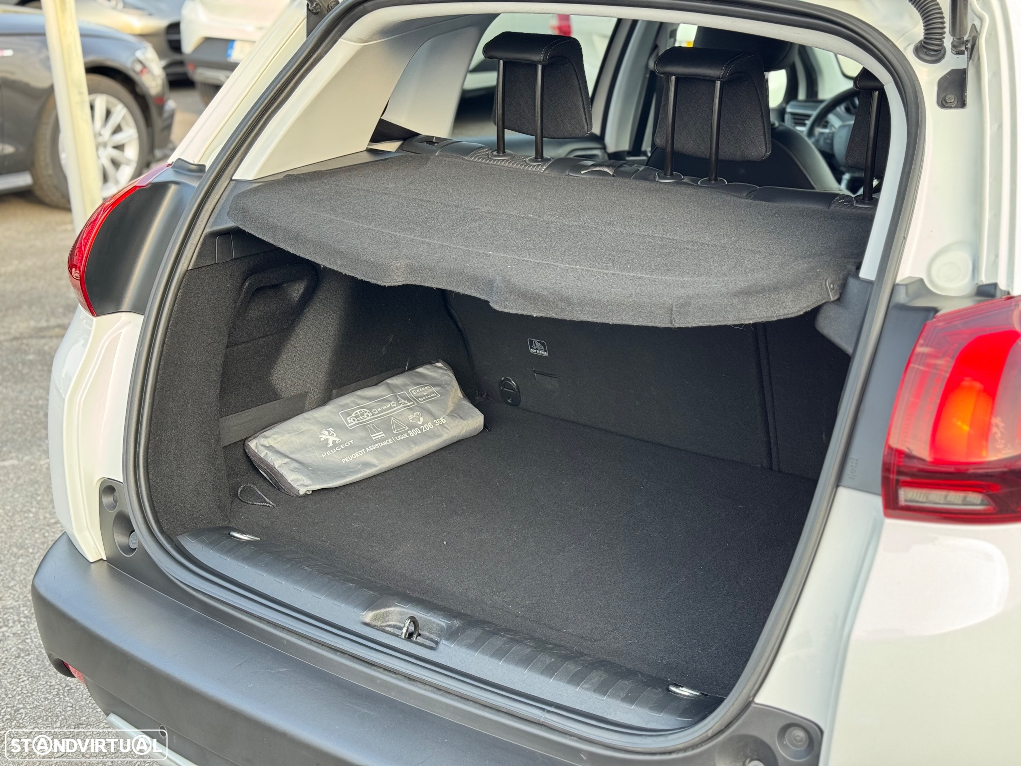 Peugeot 2008 1.2 PureTech Allure - 9