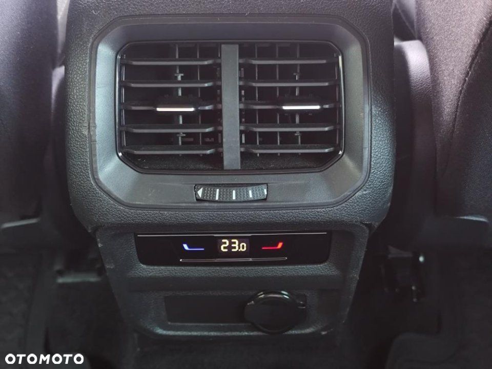 Volkswagen Tiguan - 32