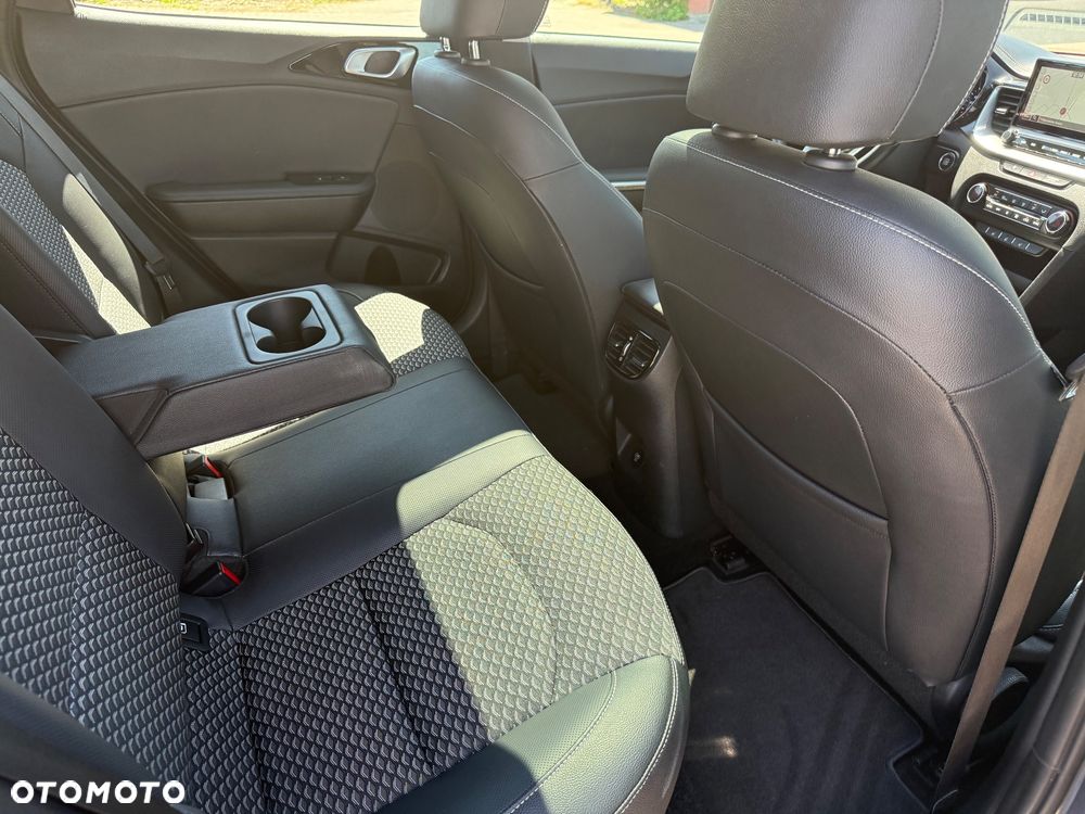 Kia XCeed 1.6 T-GDI L Business Line DCT - 12