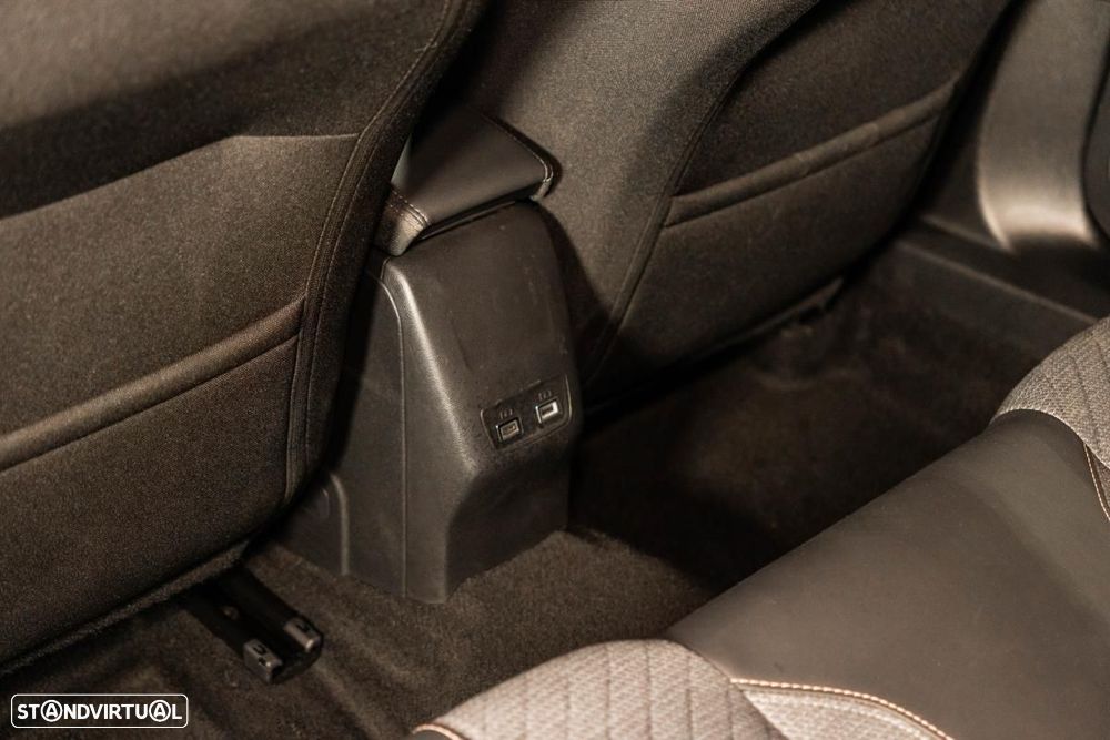 Peugeot e-2008 54 kWh Allure - 41