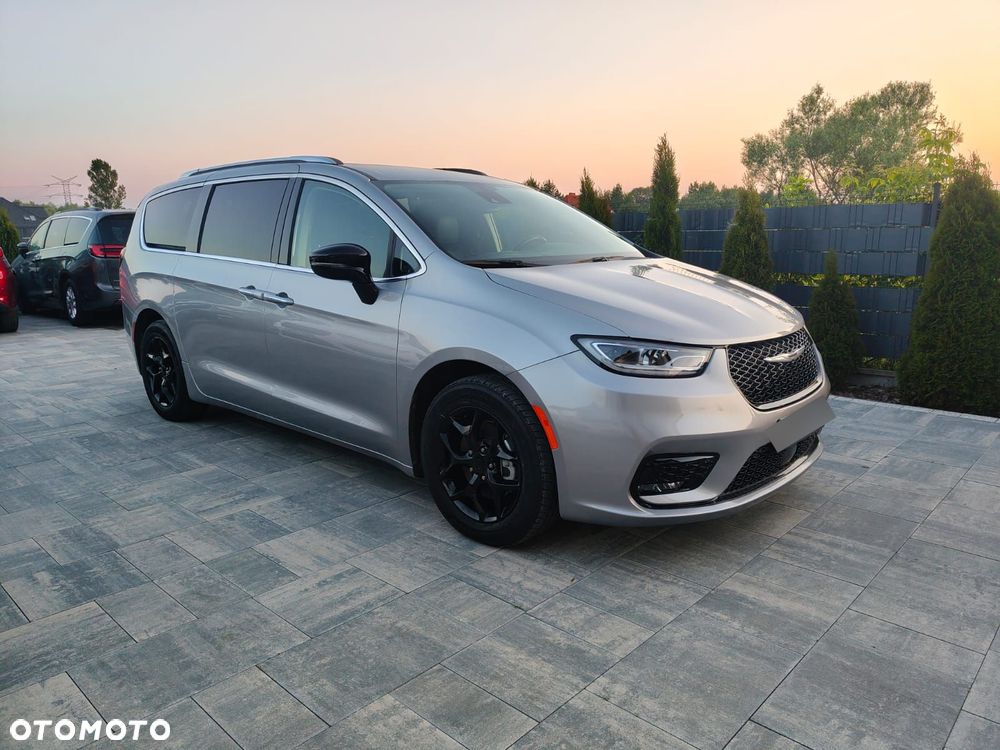 Chrysler Pacifica - 1