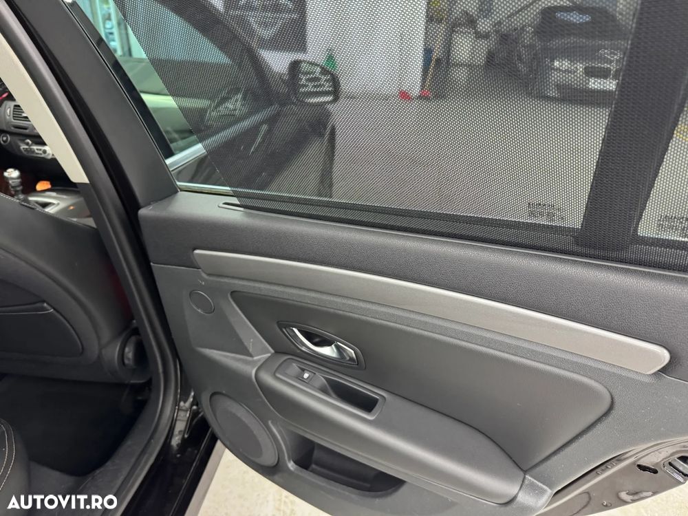 Renault Laguna dCi 150 FAP Start-Stop Paris Business - 23
