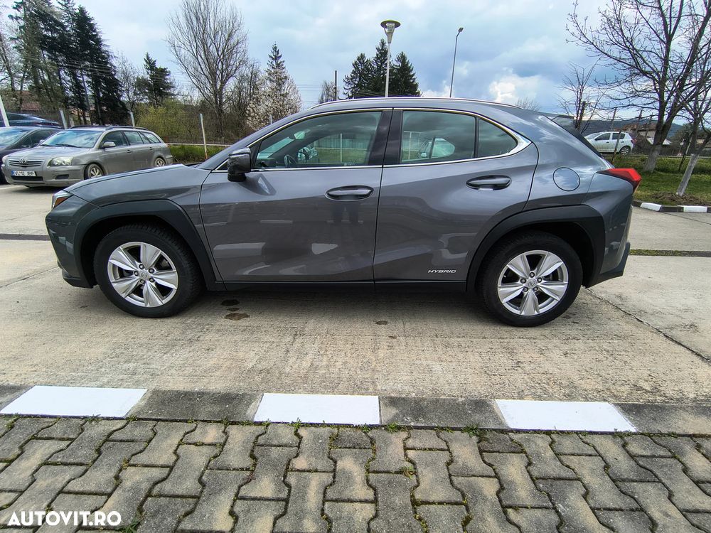 Lexus UX 250h Business Edition - 9