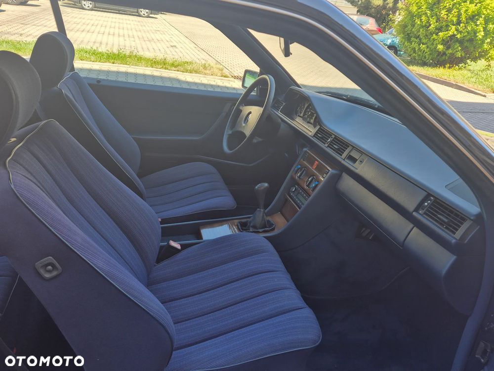 Mercedes-Benz W124 1987 photo 5