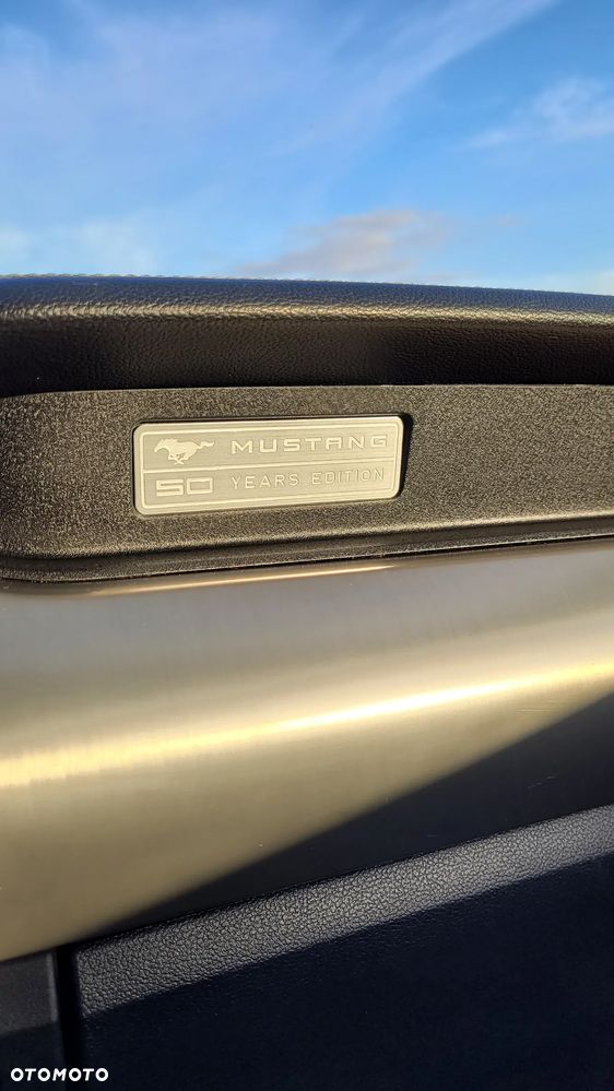 Ford Mustang Fastback GT - 12