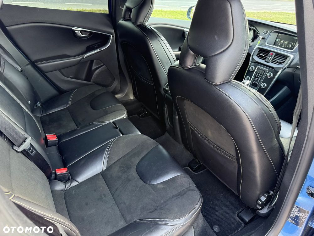 Volvo V40 D2 Drive-E R-Design Momentum - 11