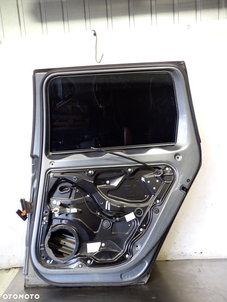 DRZWI PRAWY TYŁ VOLKSWAGEN PASSAT B6 - 4