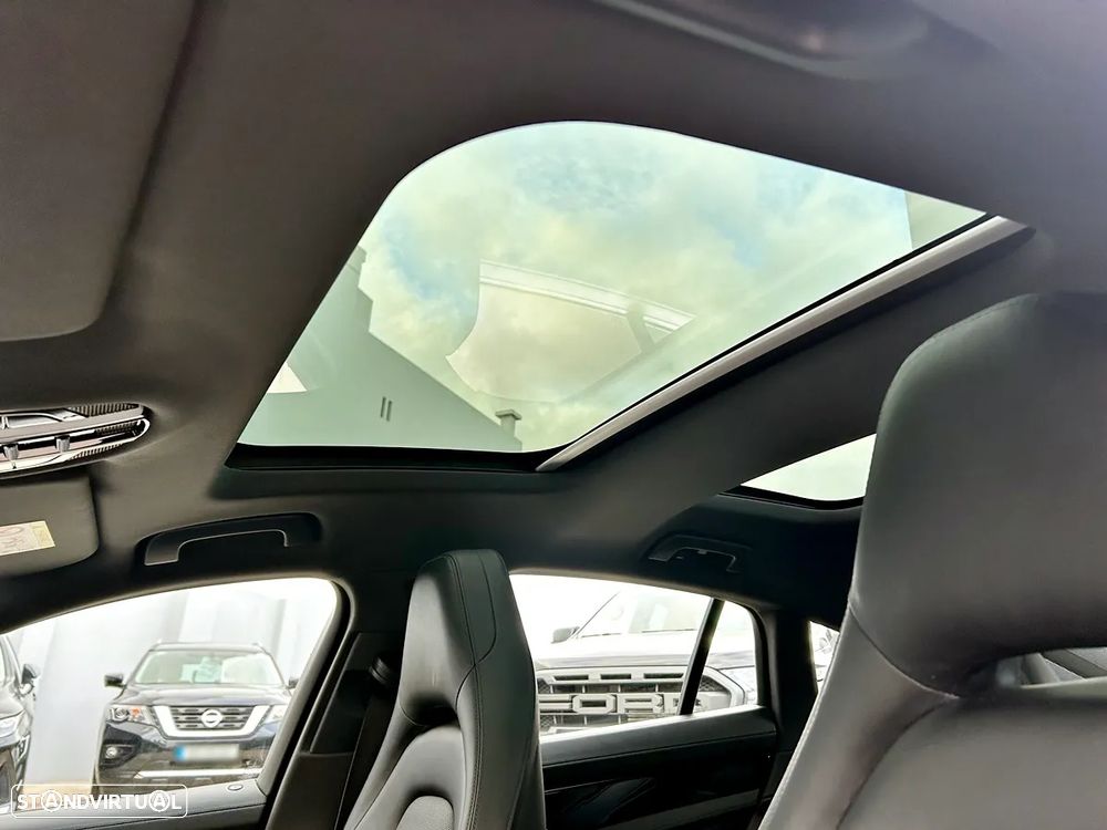 Porsche Panamera 4 E-Hybrid - 24