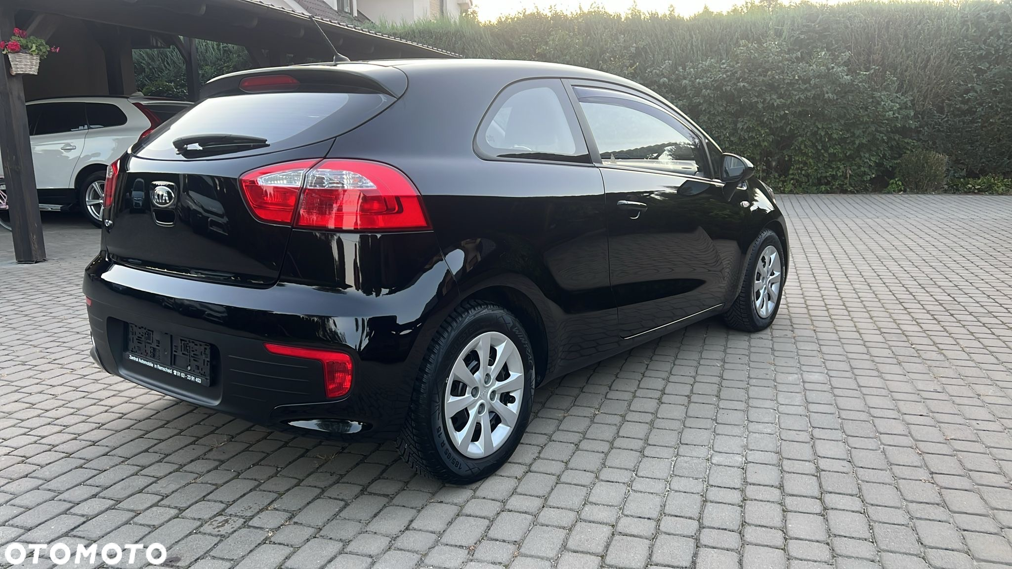 Kia Rio 1.2 L - 12