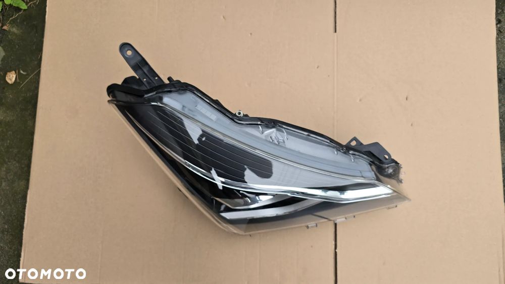Toyota Yaris III Lift 17-20 Lampa Prawa Przednia Z LED DRL Oryginał - 4