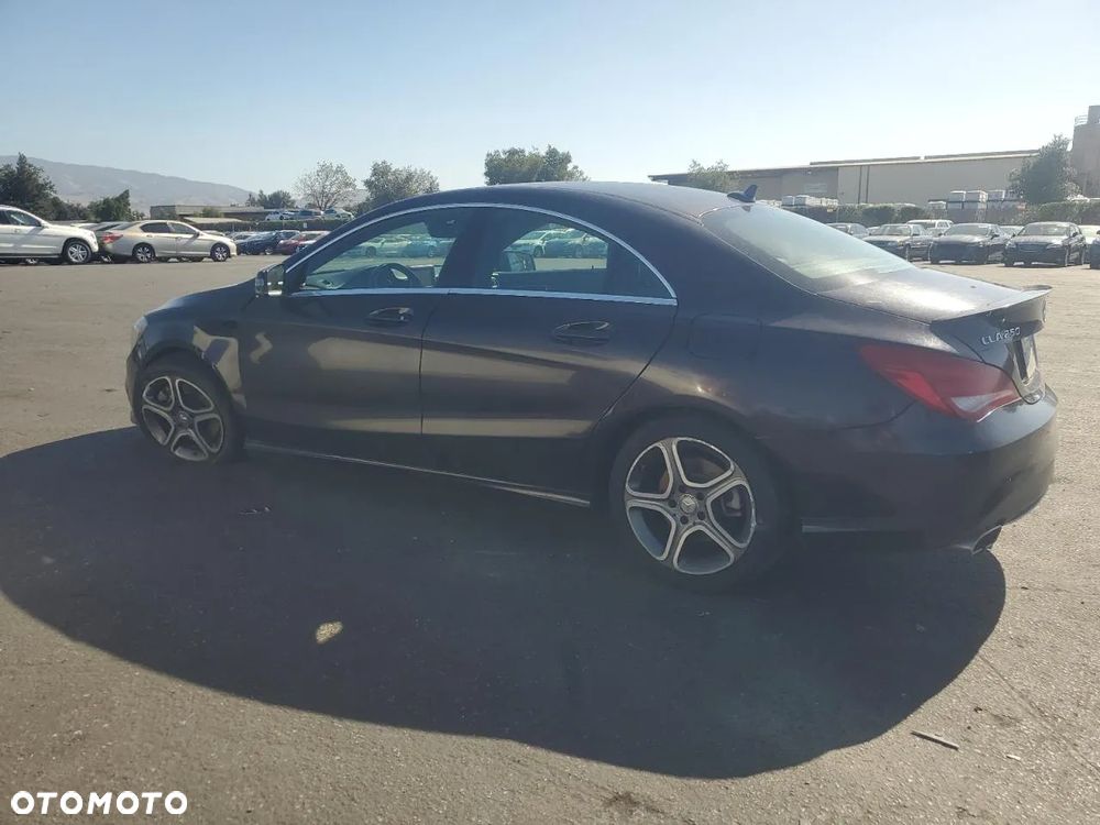 Mercedes-Benz CLA 250 7G-DCT StreetStyle - 4