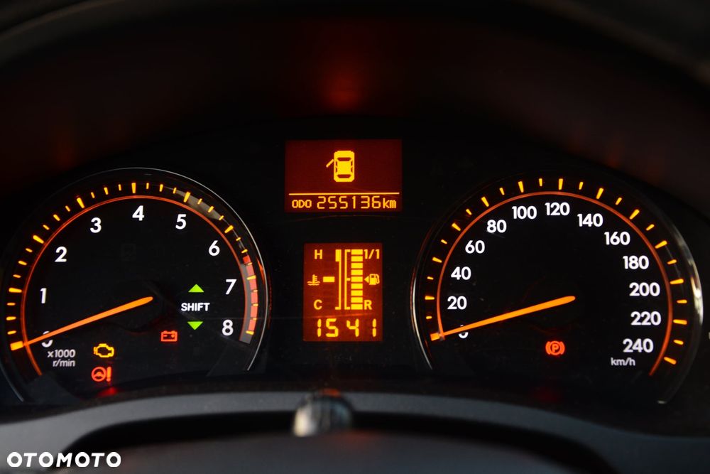 Toyota Avensis 1.8 Sol plus NAVI - 18