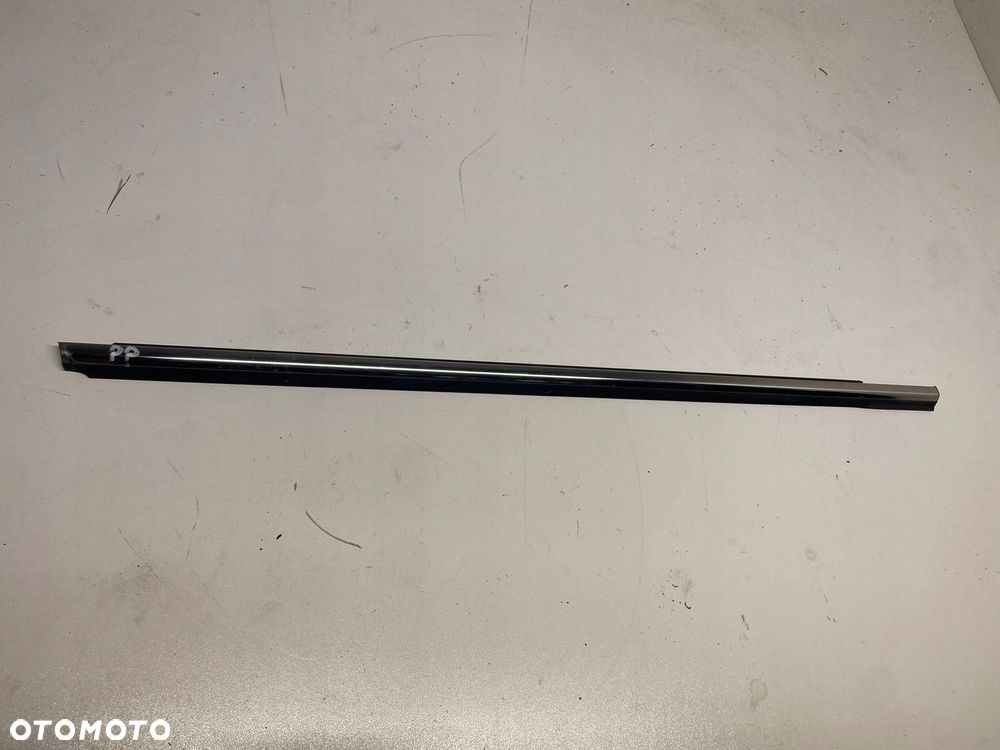 LISTWA PARAPET DRZWI PRAWY PRZÓD KIA SPORTAGE III - 2