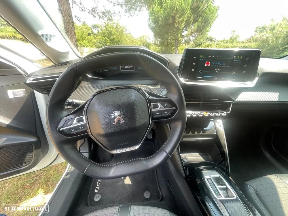 Peugeot e-208 50 kWh Allure Pack — fotografia 28