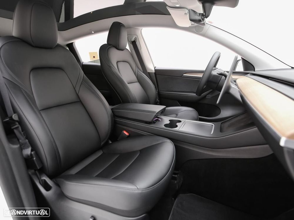 Tesla Model Y RWD - 10
