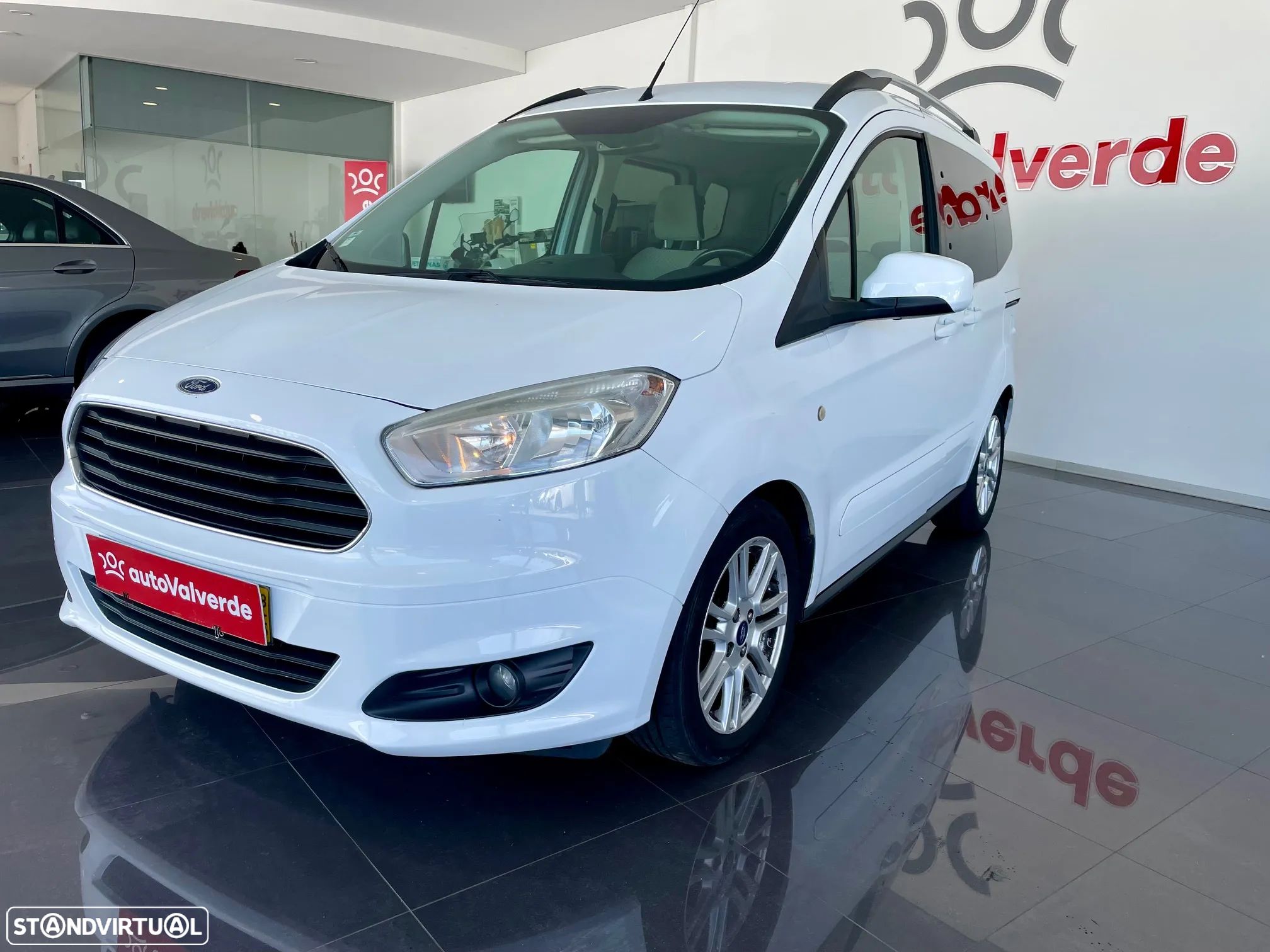 Ford Tourneo Courier 1.0 EcoBoost Titanium - 1