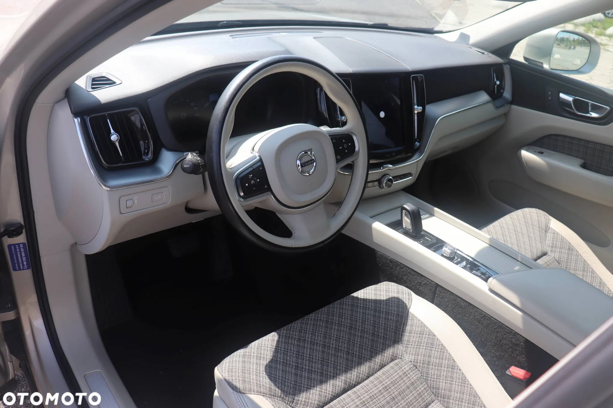 Volvo XC 60 T4 Momentum Pro - 14